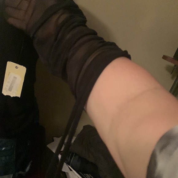 Reba Desert Road woman’s black blouse - Picture 3 of 9